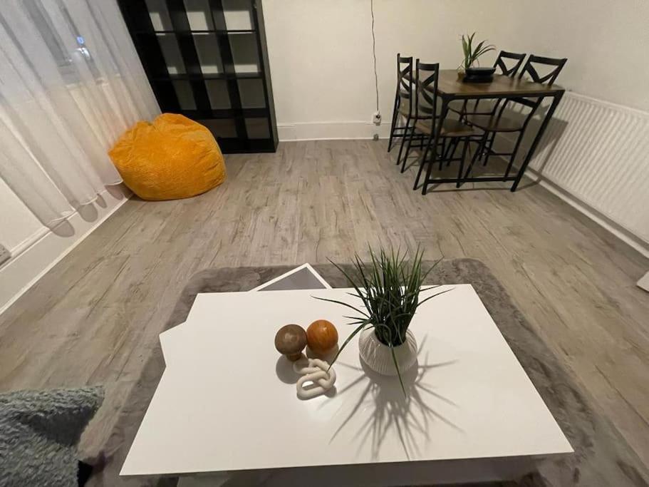 Stunning 2 Bedroom On Tower Bridge London Exterior foto